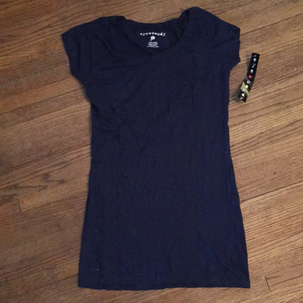 Navy blue juniors large t-shirt with pocket